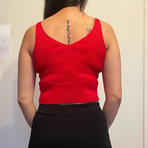 🔥 Fashion Nova Ribbed Red V-Neck Tank – Size Small 🔥 - Picture 4 of 11